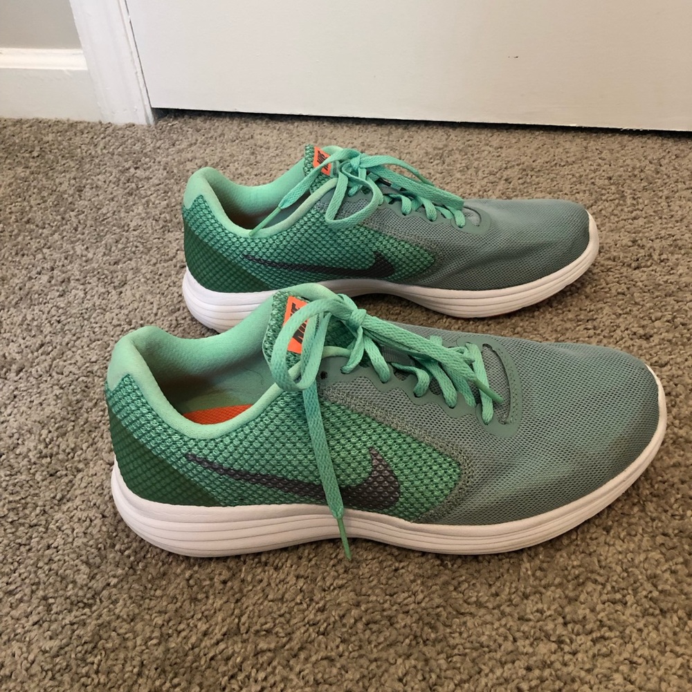Nike Revolution 3 Sneakers Woman’s 9.5